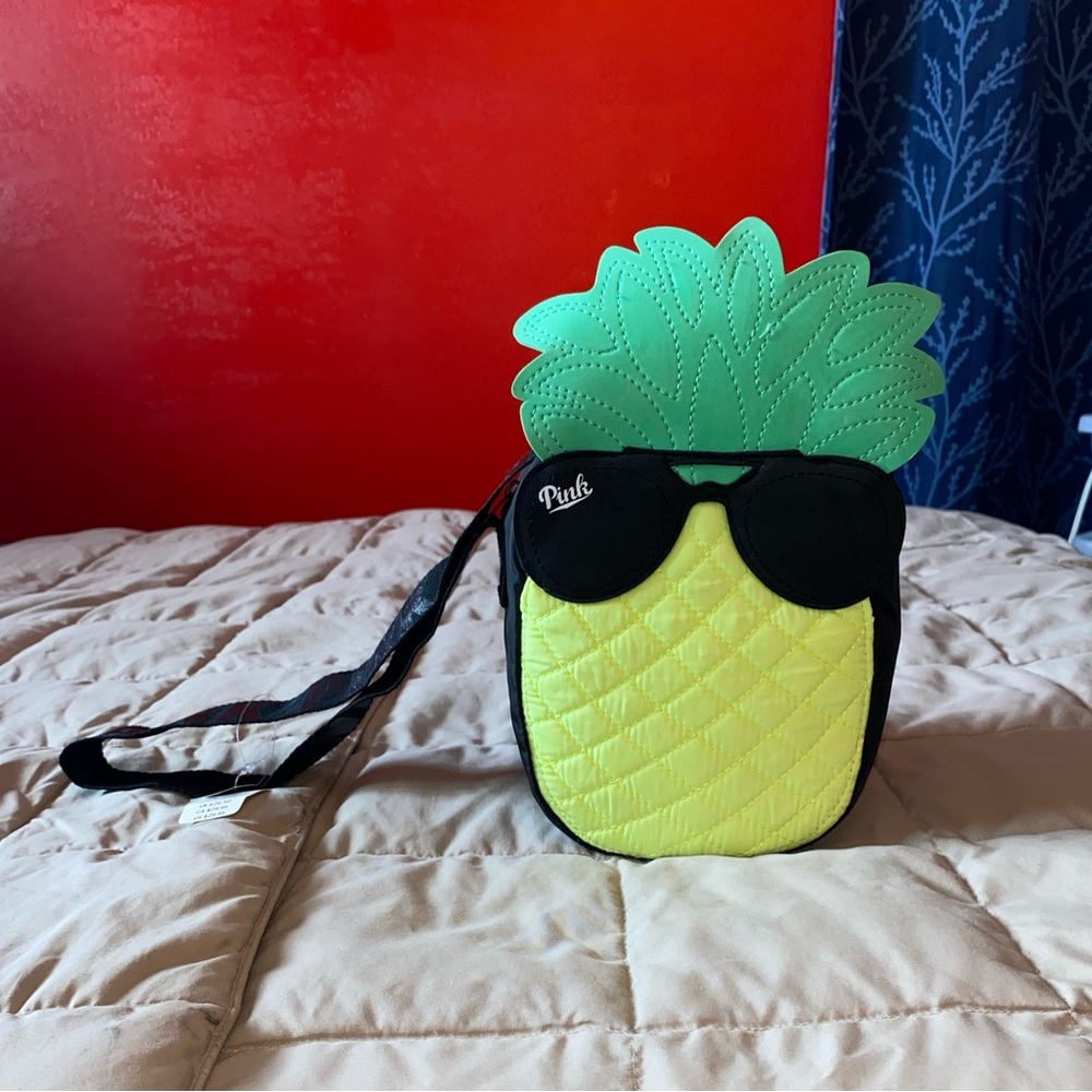 Brand New With Tags PINK By Victorias Secret Pineapple Cooler/Lunch Pale🍍